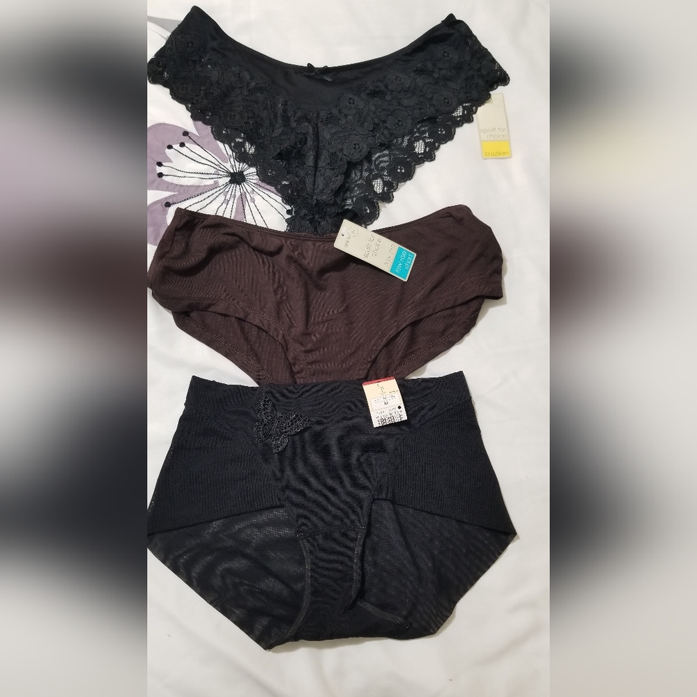 NWT 3 undies size M